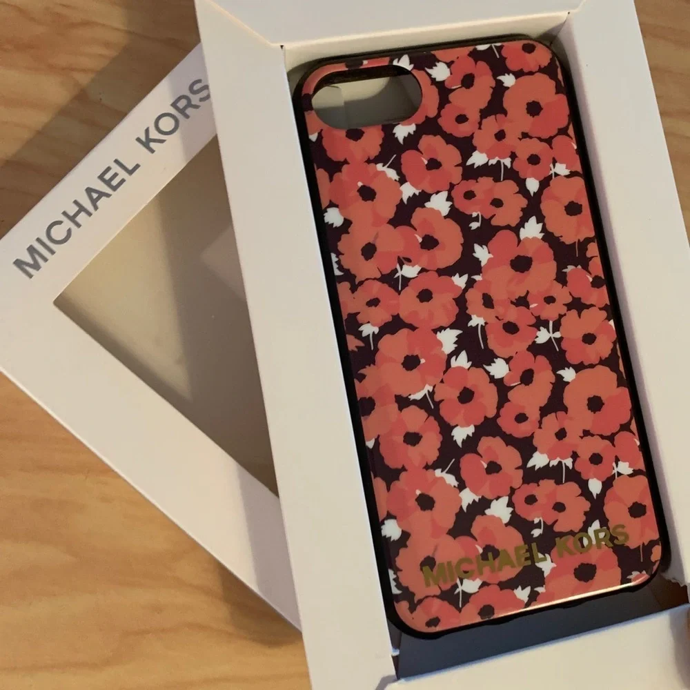 Michael Kors iPhone 7/8 Snap on case in peach and pink flowers